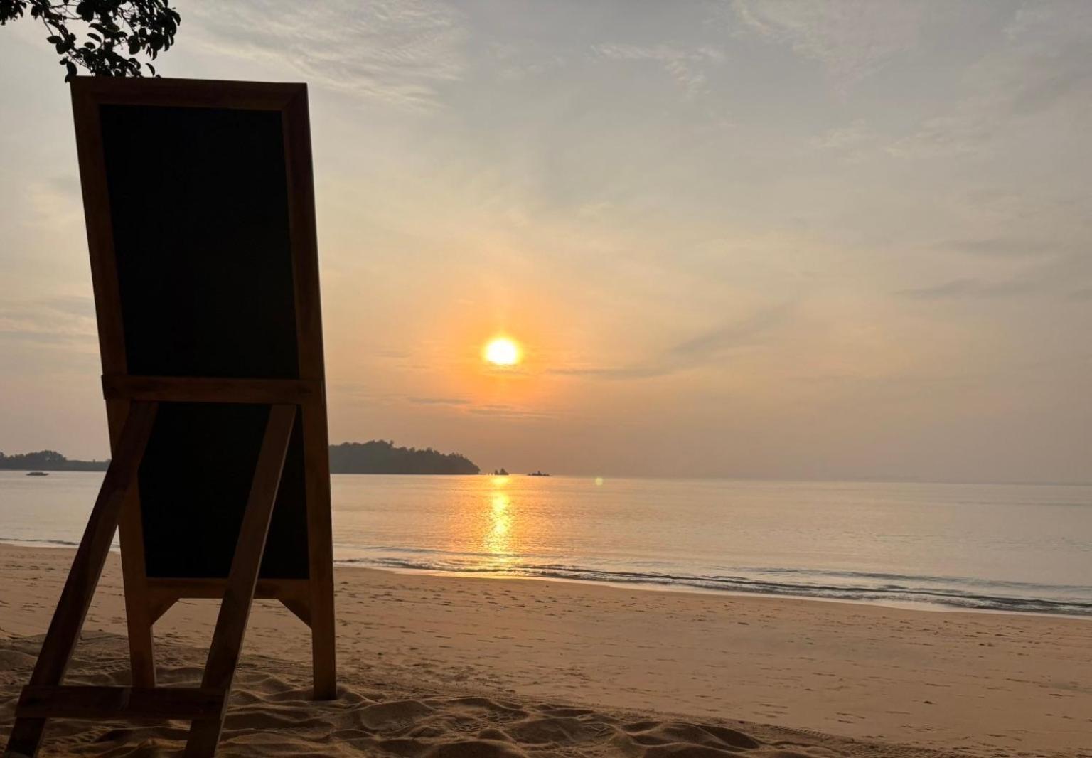 Sunny Cove Beach Resort Koh Phayam رانونغ المظهر الخارجي الصورة